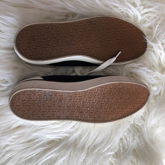 lightly worn, run big , fits true 8 - Picture 2 of 2